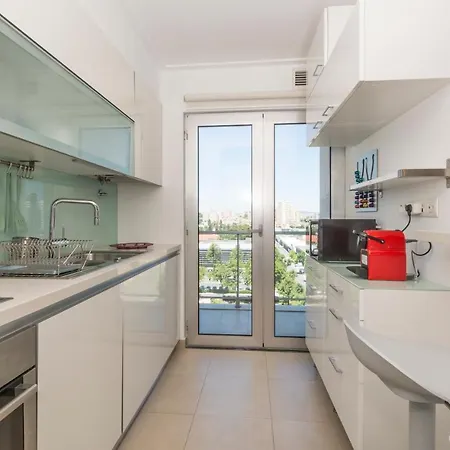 Metrocity One Bedroom - A/c & Swimming Pool Apartman Lisboa