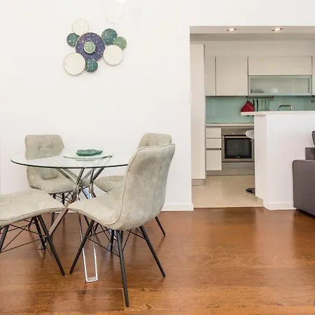 Metrocity One Bedroom - A/c & Swimming Pool